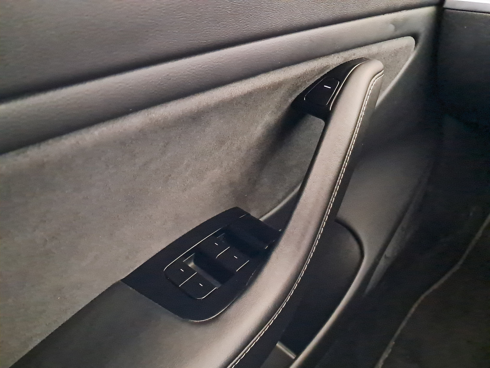 Tesla Model 3 Long Range AWD – fotografie 23