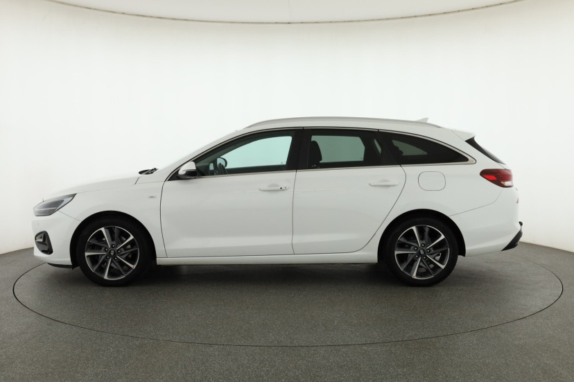 Hyundai i30, 2022