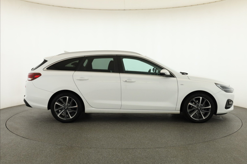 Hyundai i30, 2022
