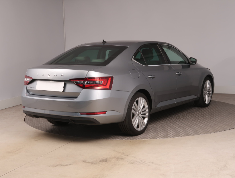 Škoda Superb, 2016