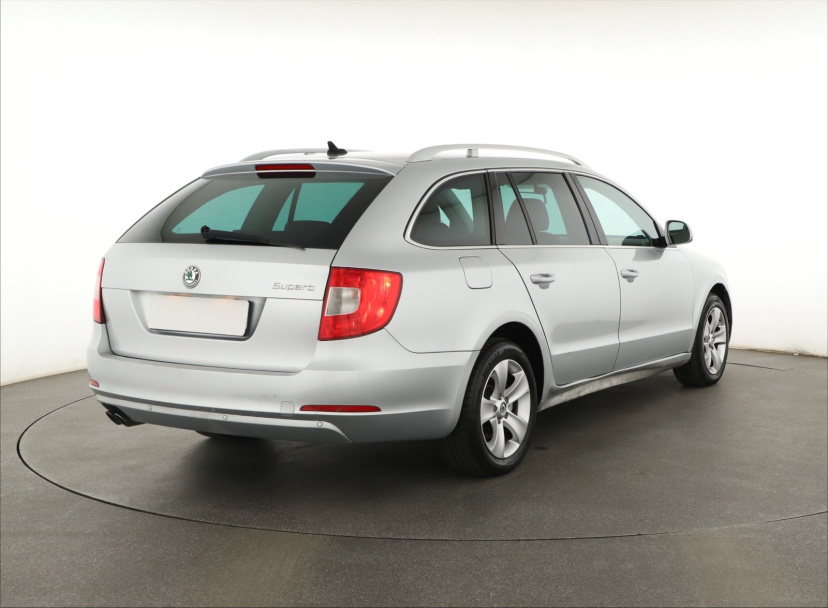 Škoda Superb, 2010