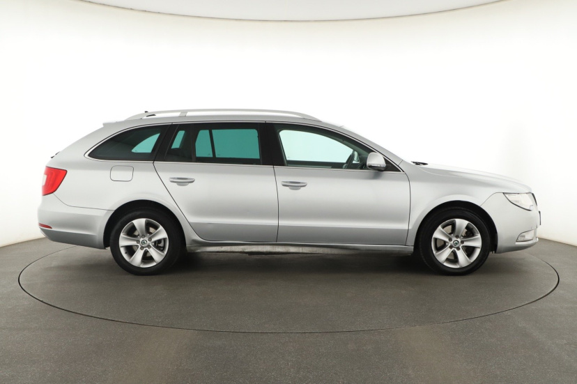 Škoda Superb, 2010