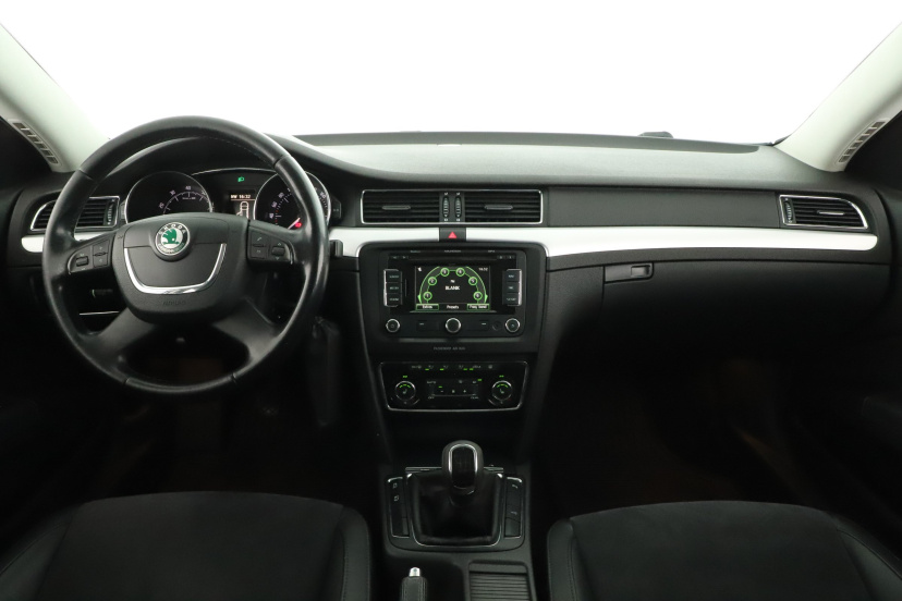 Škoda Superb, 2010