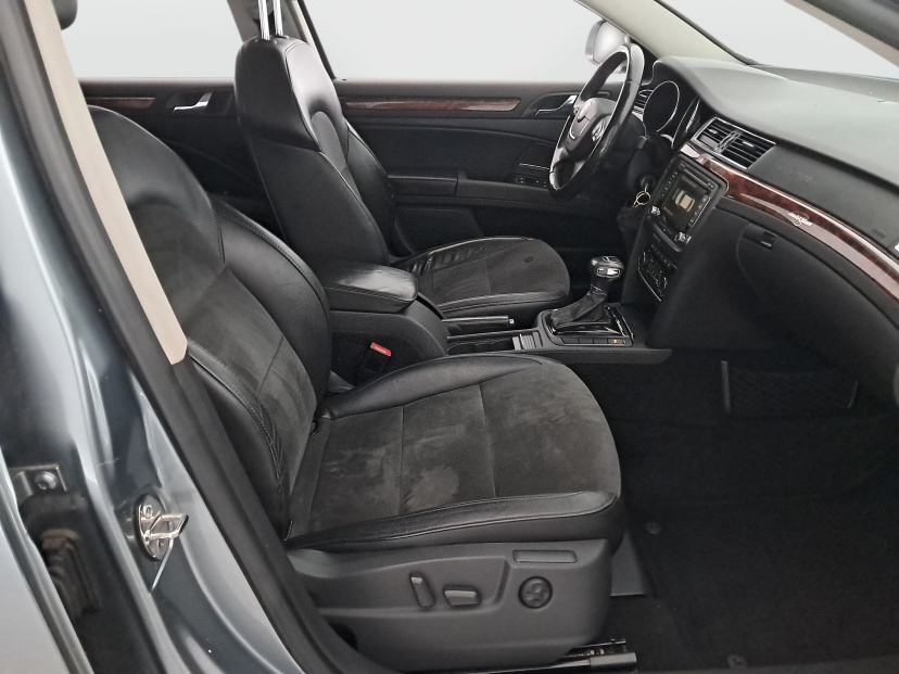 Škoda Superb, 2011