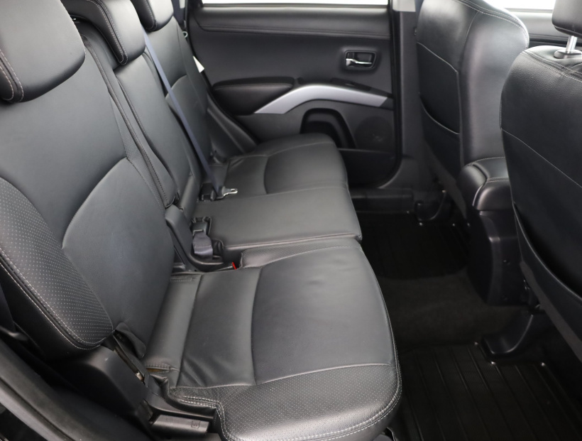 Mitsubishi Outlander, 2012