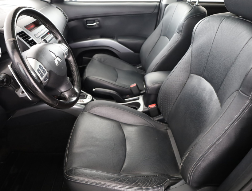 Mitsubishi Outlander, 2012