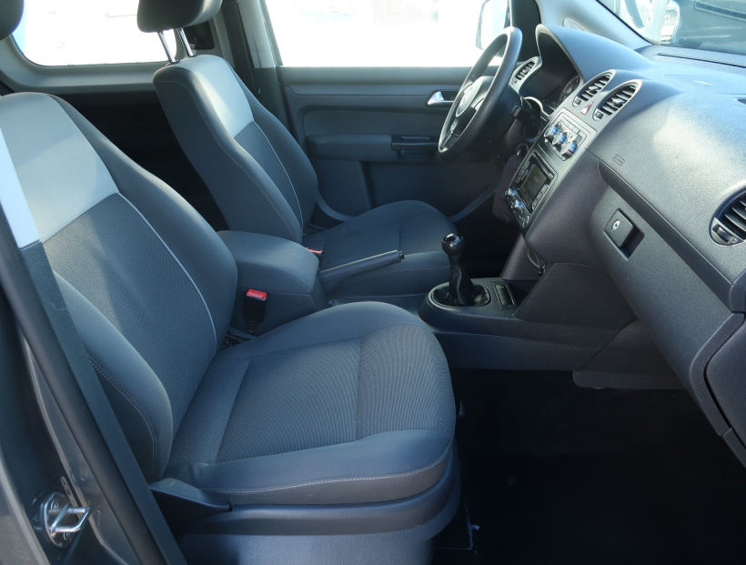 Volkswagen Caddy, 2011