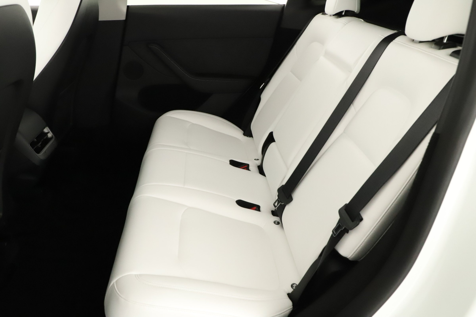 Tesla Model Y Standard Range – fotografie 12