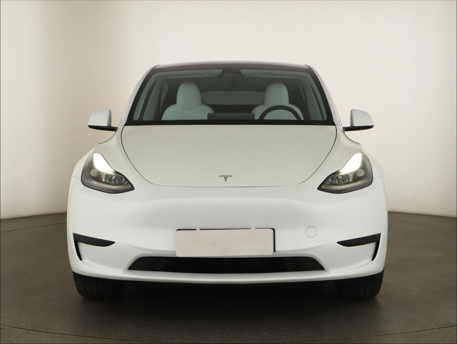 Tesla Model Y Standard Range – fotografie 2