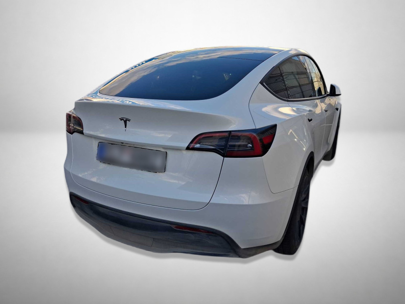 Tesla Model Y, 2024