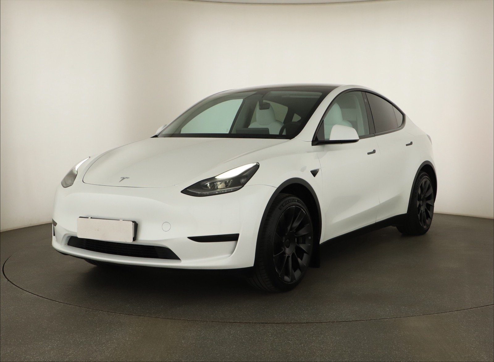 Tesla Model Y Standard Range – fotografie 3