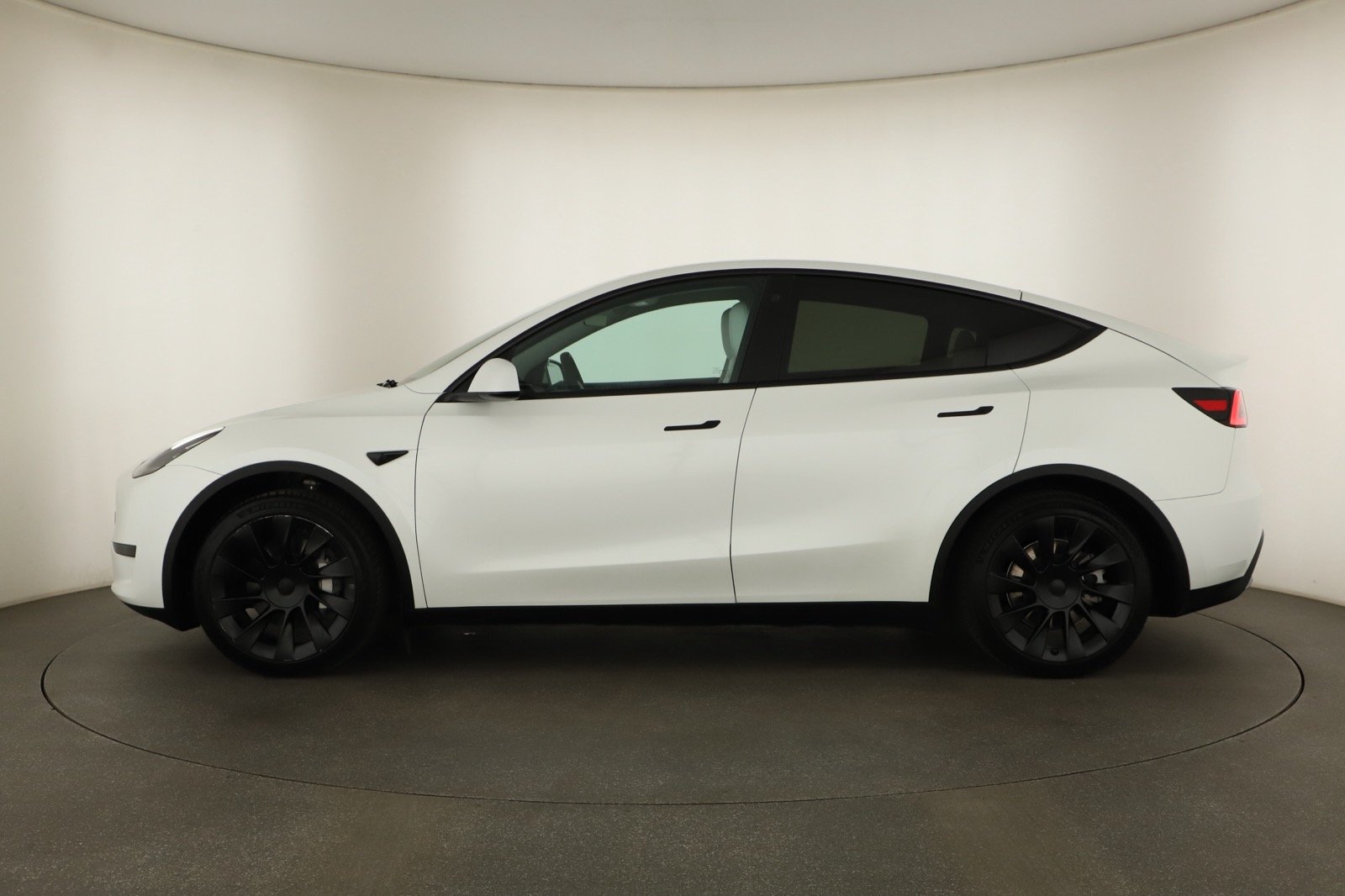 Tesla Model Y Standard Range – fotografie 4