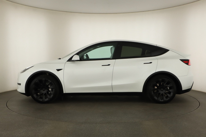 Tesla Model Y, 2024