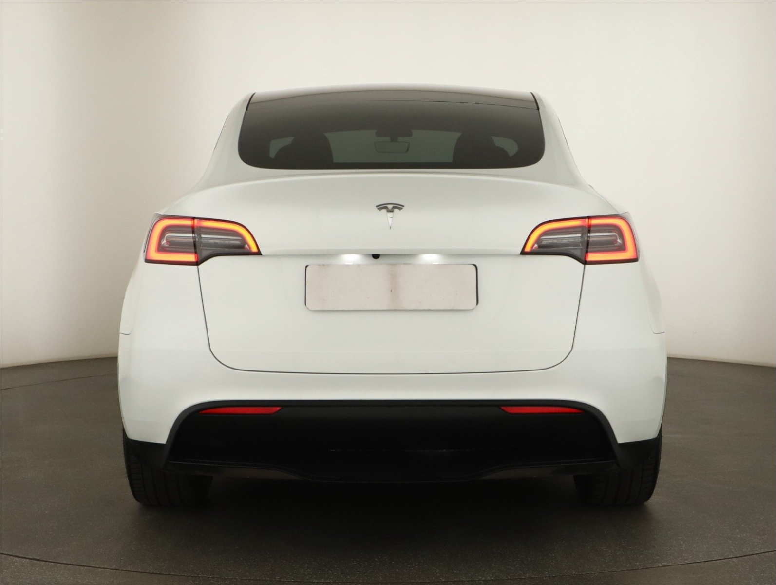 Tesla Model Y Standard Range – fotografie 6