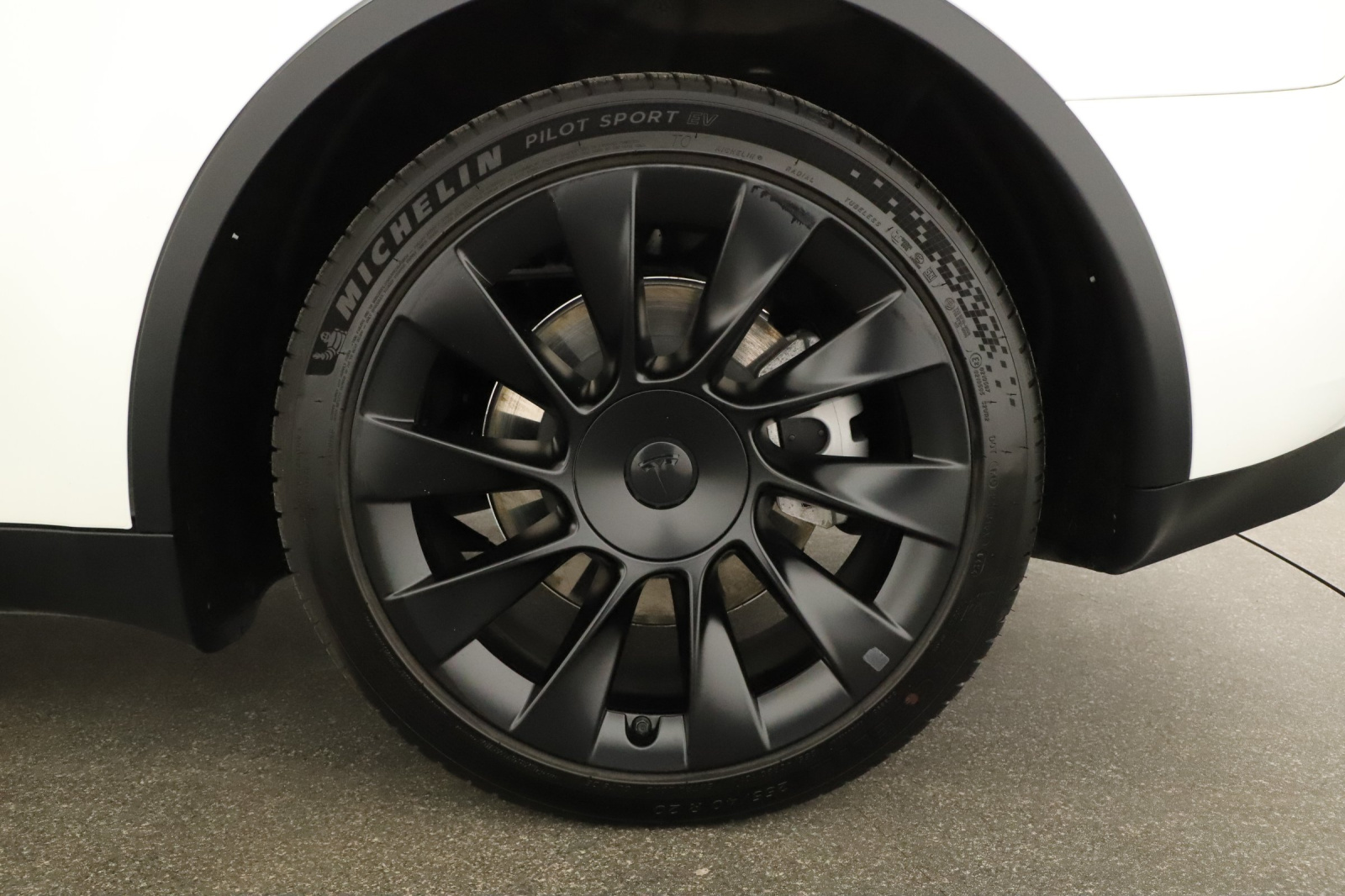 Tesla Model Y Standard Range – fotografie 27