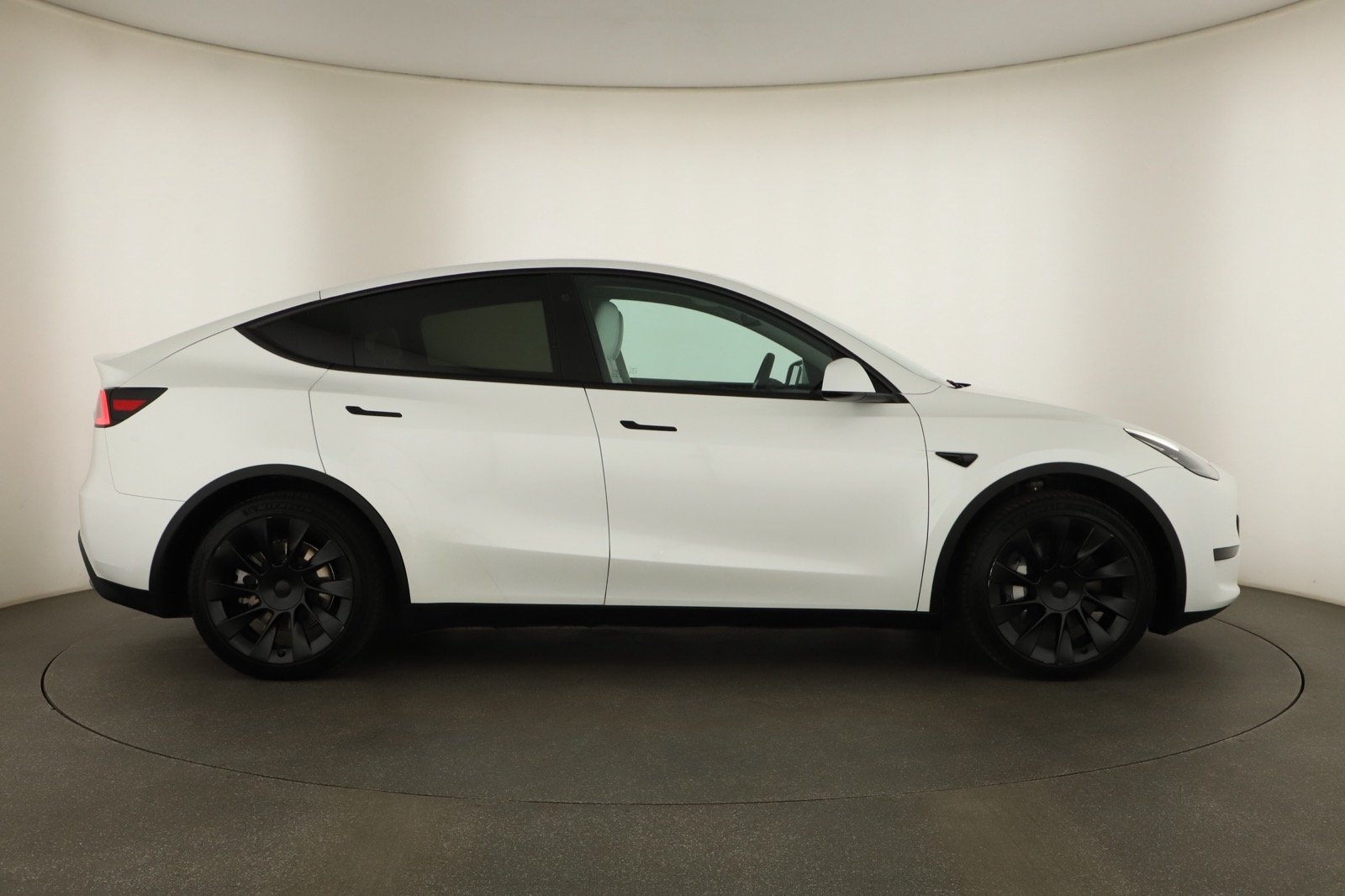 Tesla Model Y Standard Range – fotografie 8