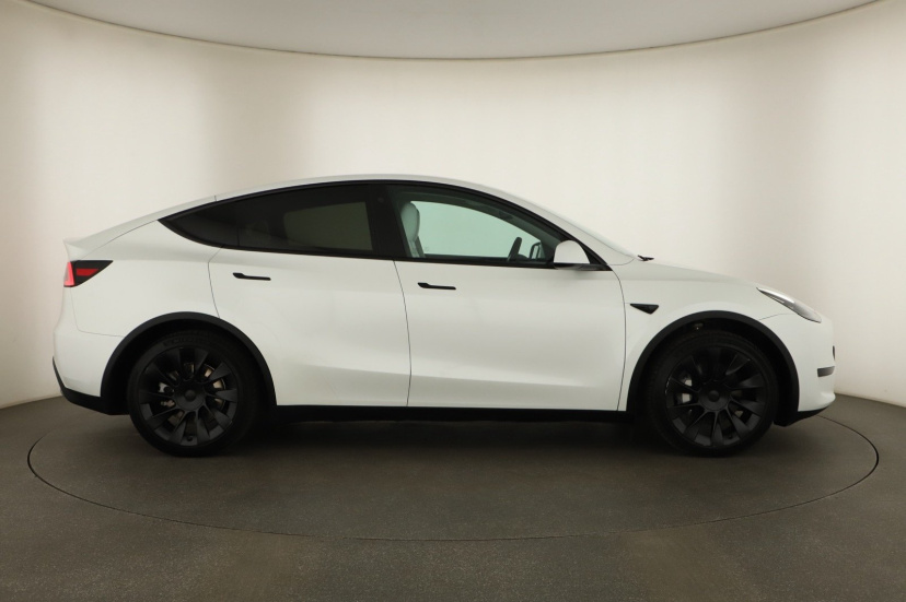 Tesla Model Y, 2024