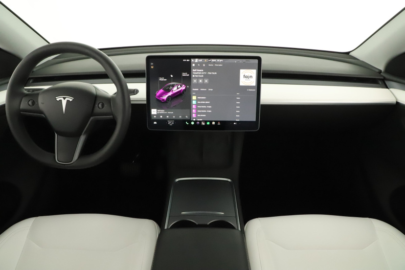 Tesla Model Y, 2024