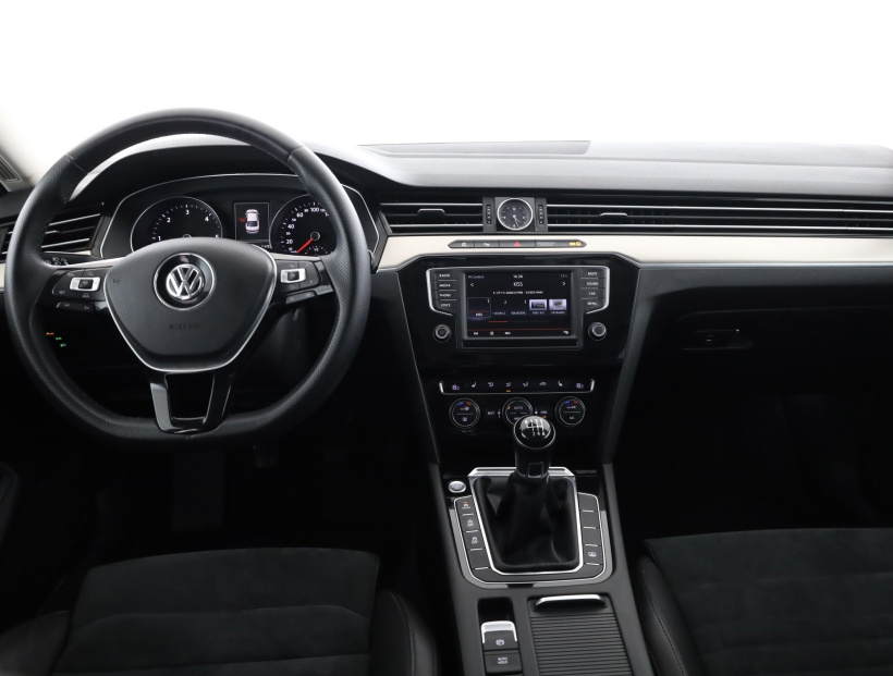 Volkswagen Passat, 2016