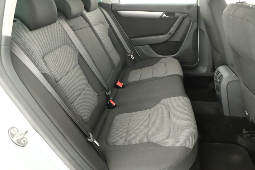 Volkswagen Passat, 2012