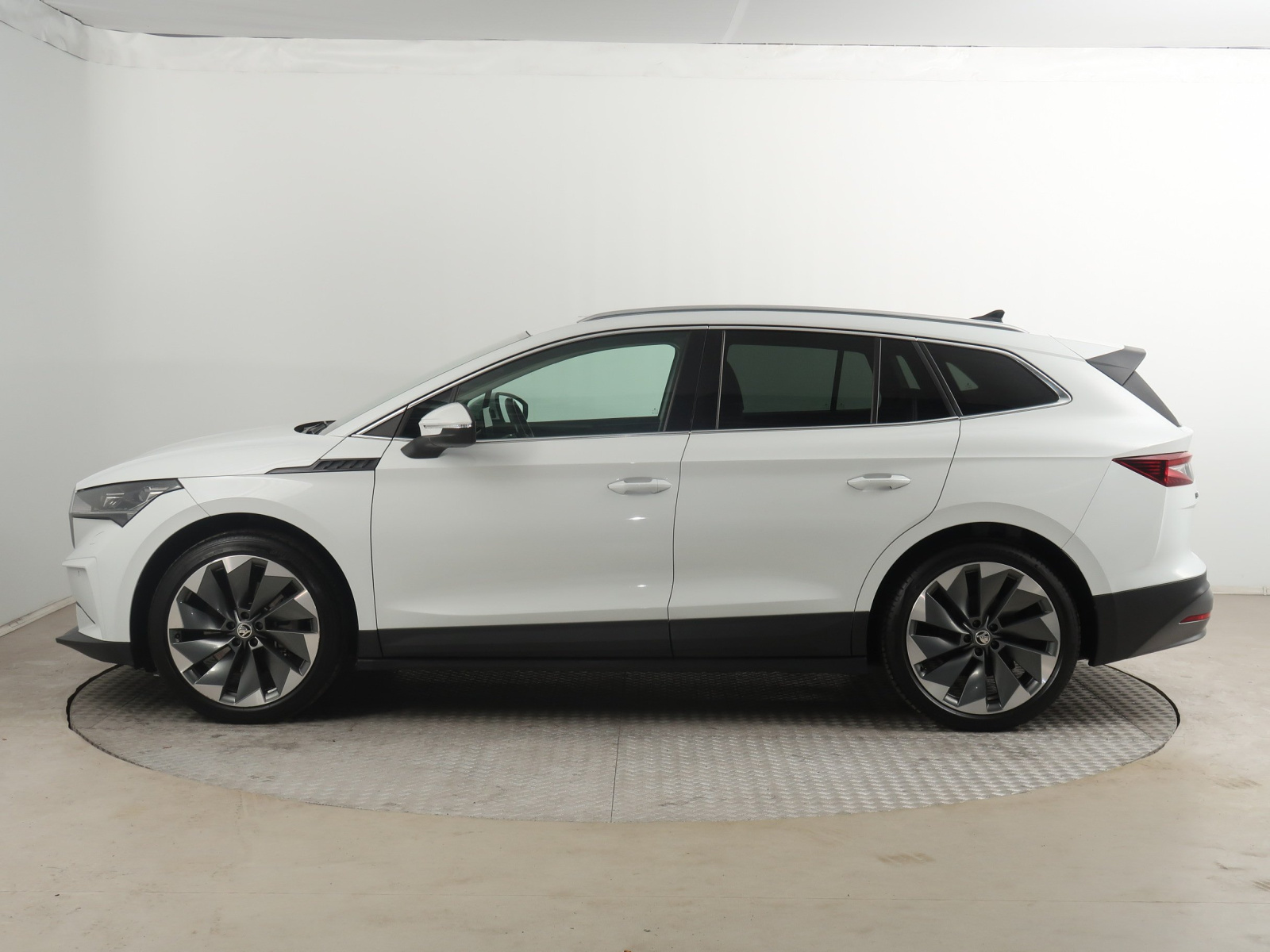 Škoda Enyaq iV 80 (82 kWh), 2021 4