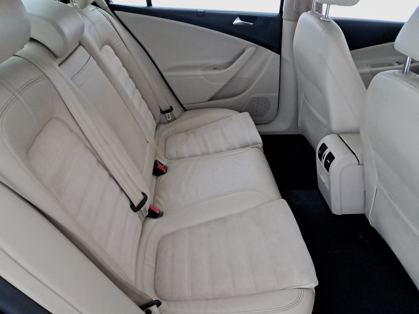 Volkswagen Passat, 2010