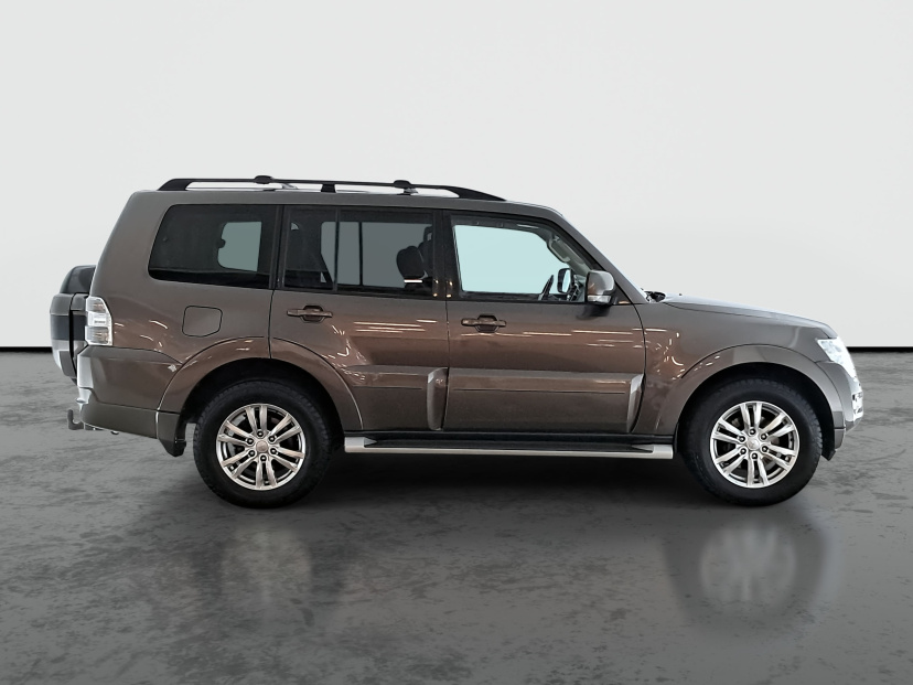 Mitsubishi Pajero, 2015