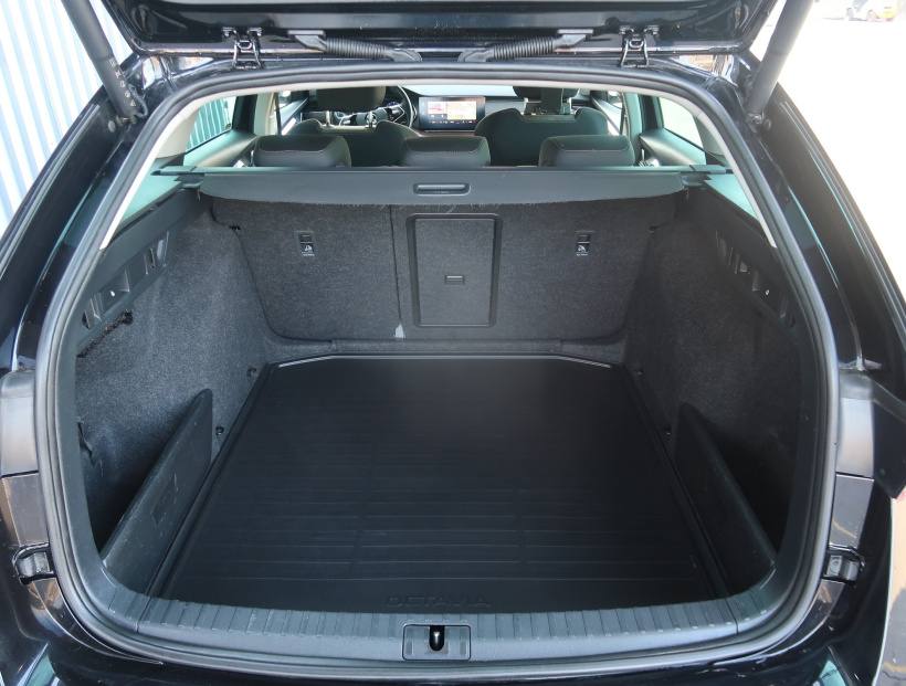 Škoda Octavia Scout, 2022