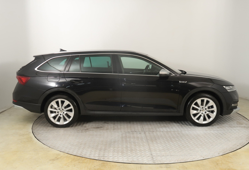 Škoda Octavia Scout, 2022