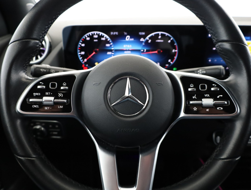 Mercedes-Benz GLA, 2022