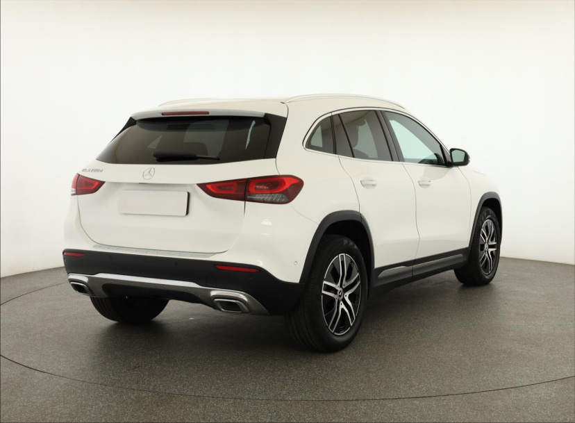 Mercedes-Benz GLA, 2022