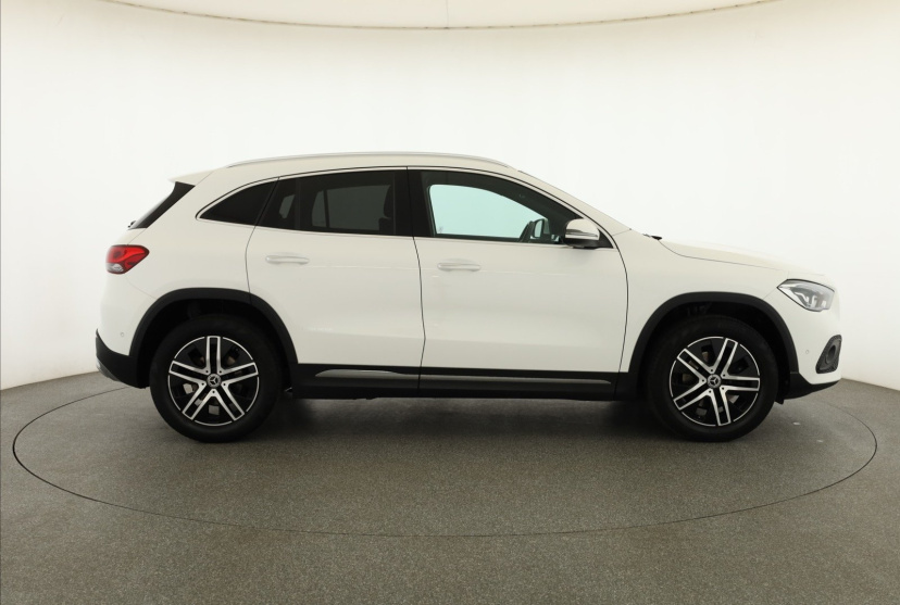 Mercedes-Benz GLA, 2022