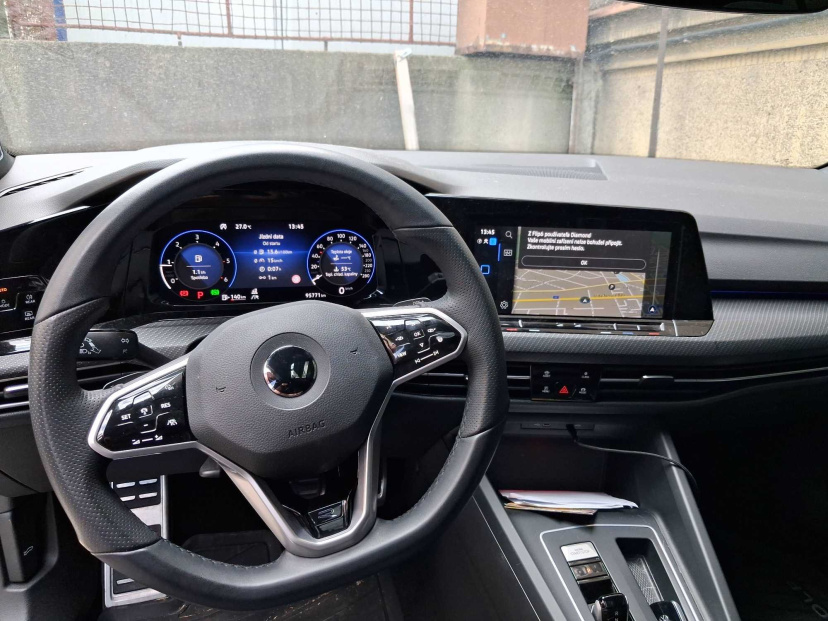 Volkswagen Golf, 2022