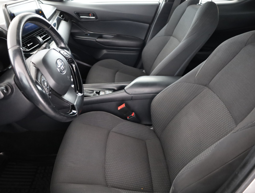 Toyota C-HR, 2017