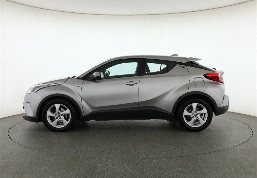 Toyota C-HR, 2017
