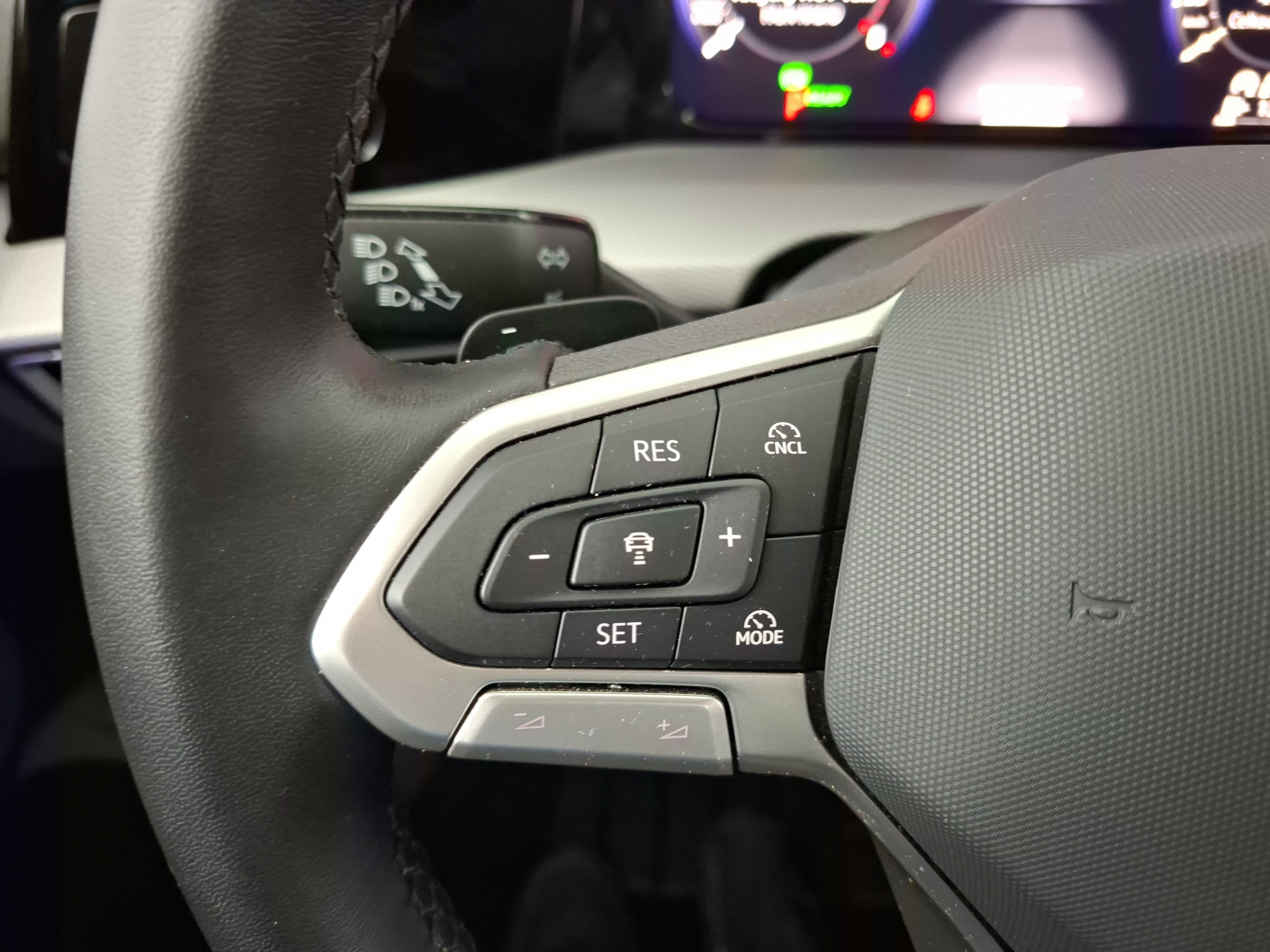 Volkswagen Golf - 2024