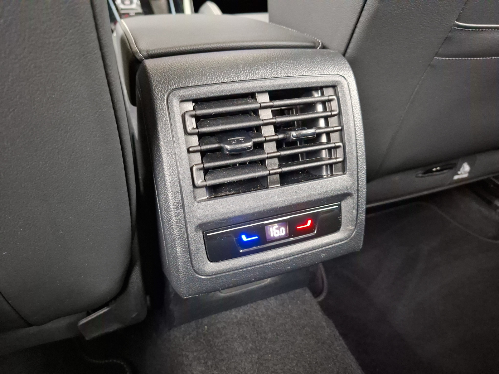 Volkswagen Golf - 2024