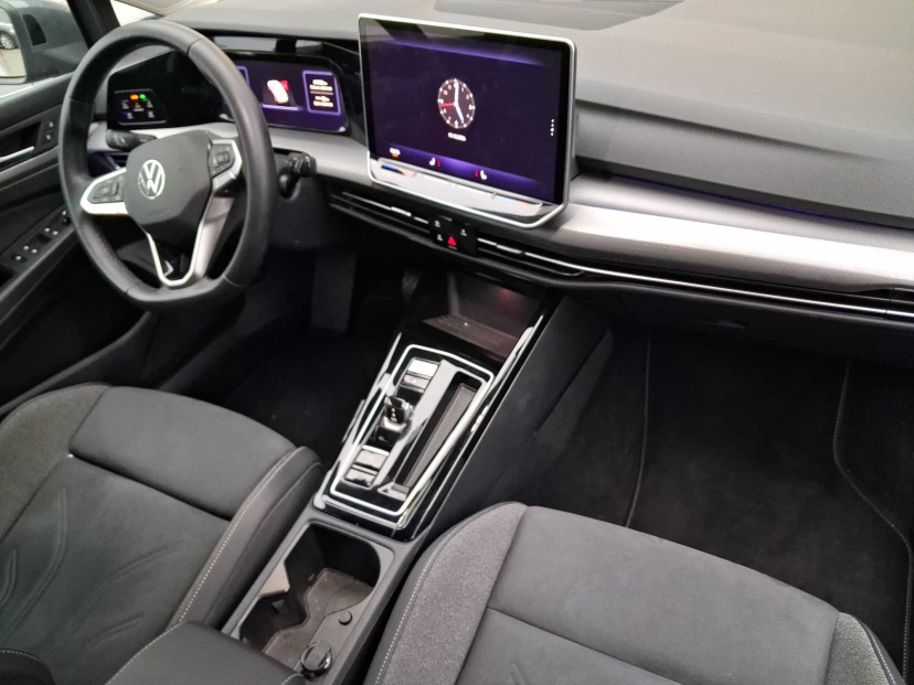 Volkswagen Golf, 2024