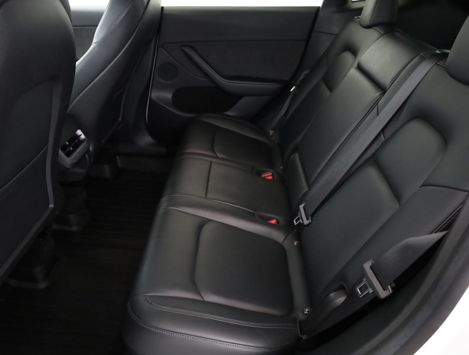 Tesla Model Y Long Range AWD – fotografie 12