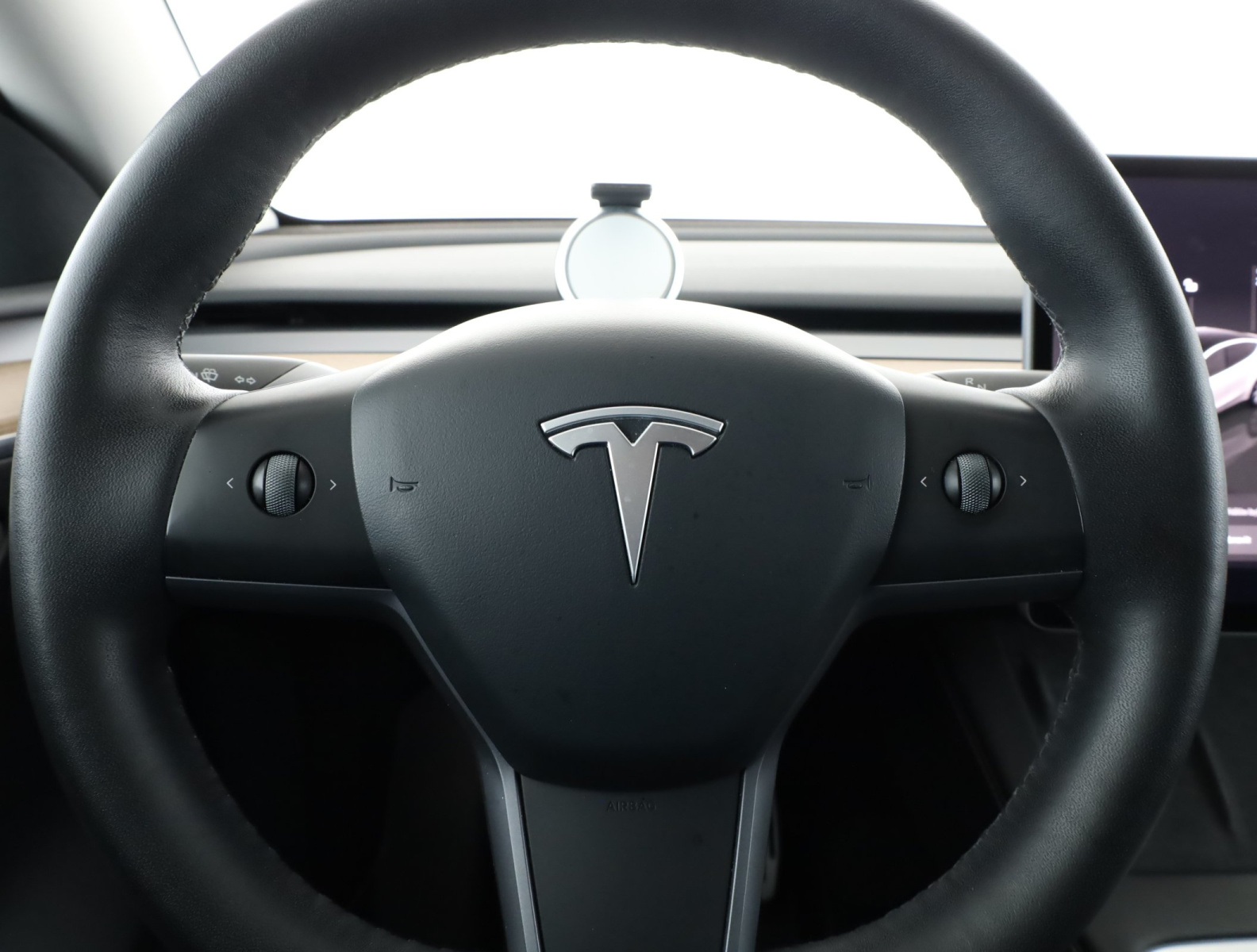 Tesla Model Y Long Range AWD – fotografie 14