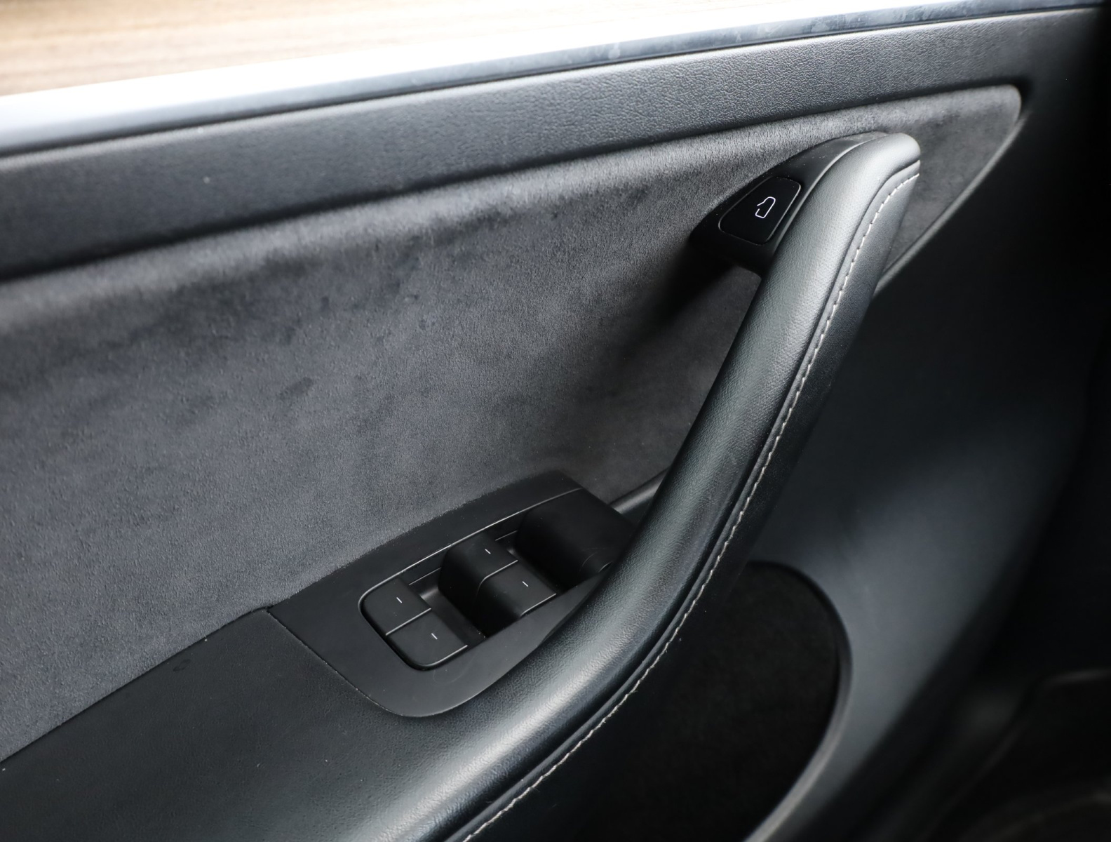 Tesla Model Y Long Range AWD – fotografie 20