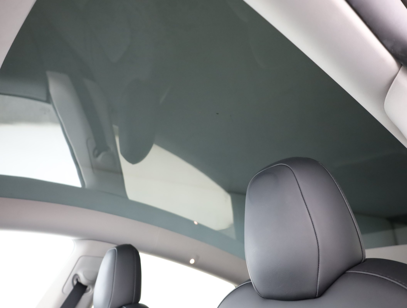 Tesla Model Y Long Range AWD – fotografie 21
