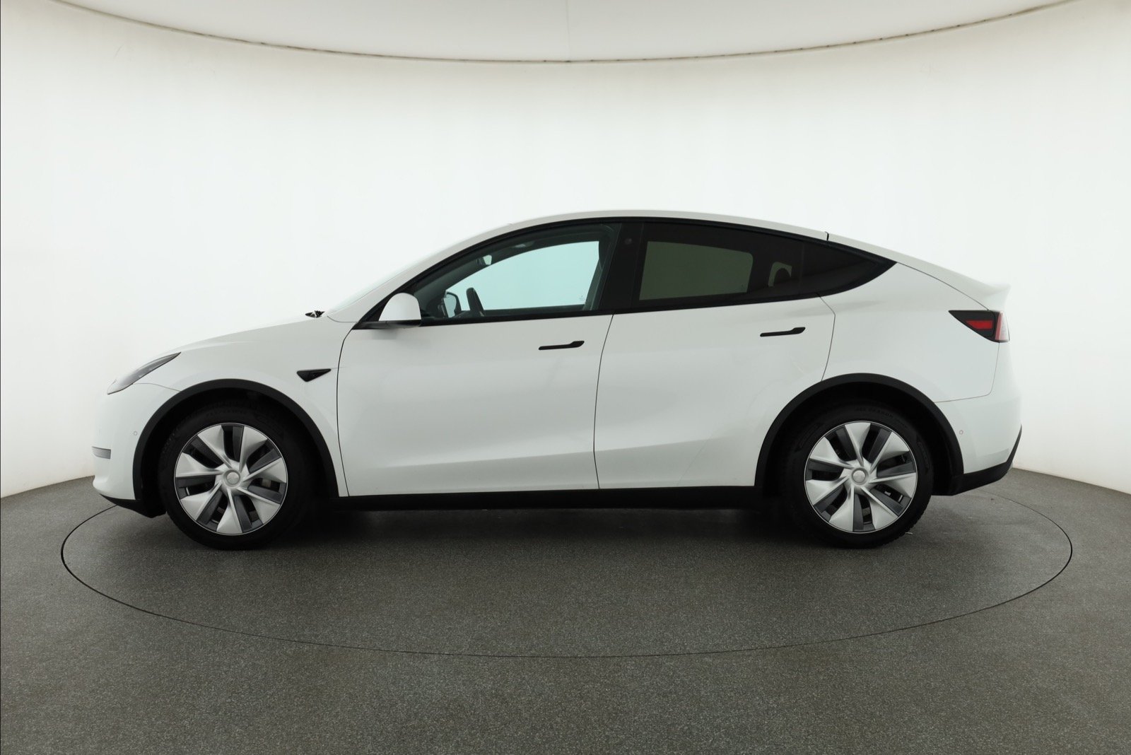 Tesla Model Y Long Range AWD – fotografie 4