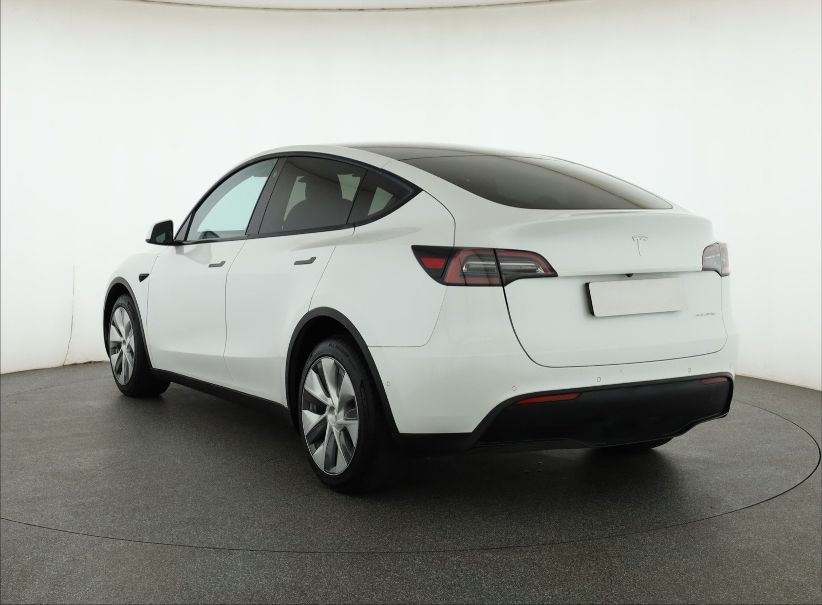 Tesla Model Y Long Range AWD – fotografie 5
