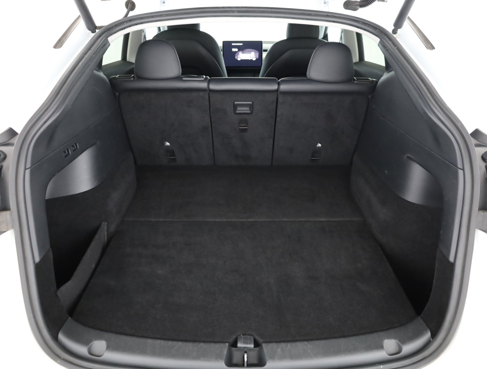 Tesla Model Y Long Range AWD – fotografie 23