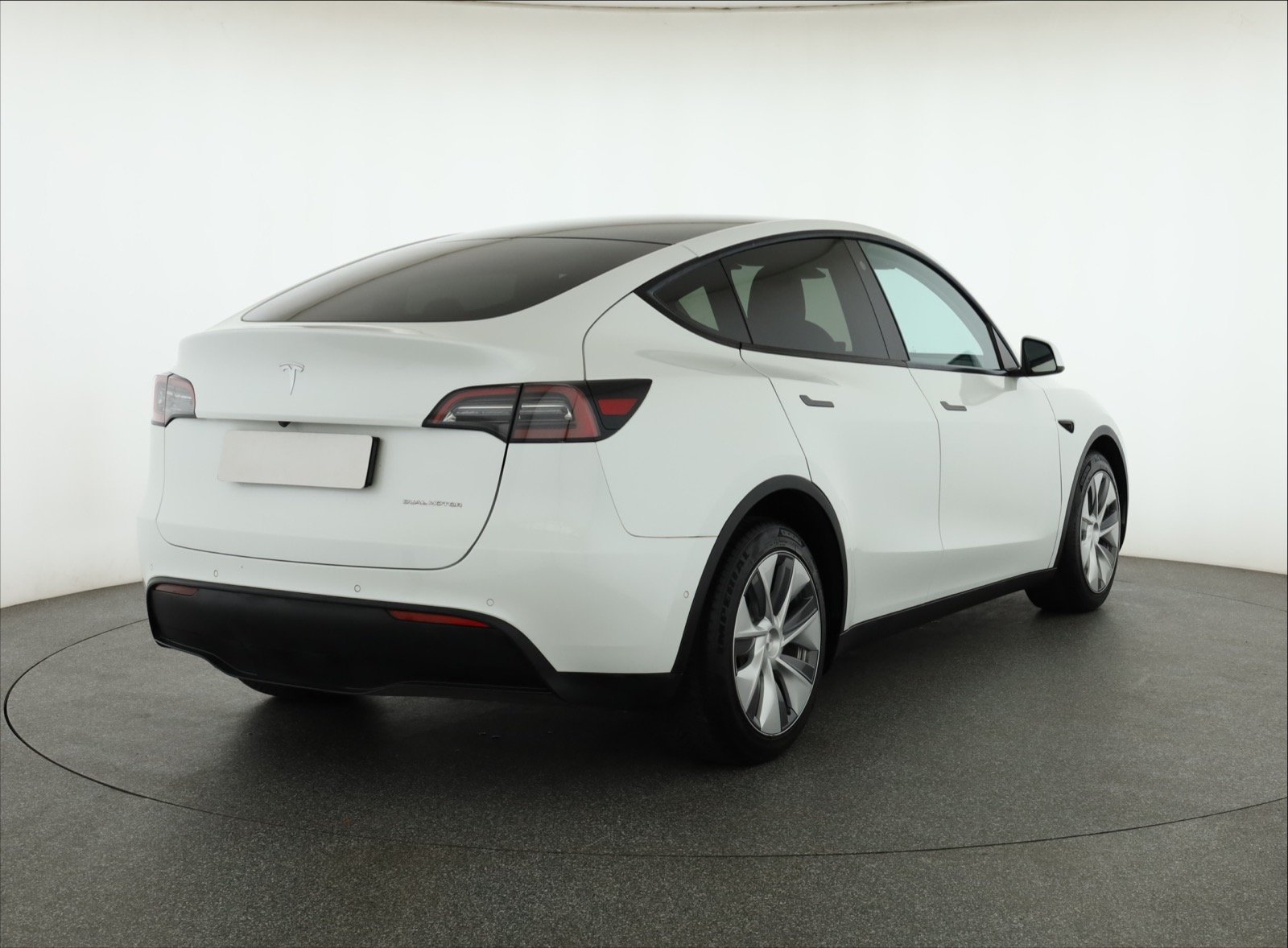 Tesla Model Y Long Range AWD – fotografie 7