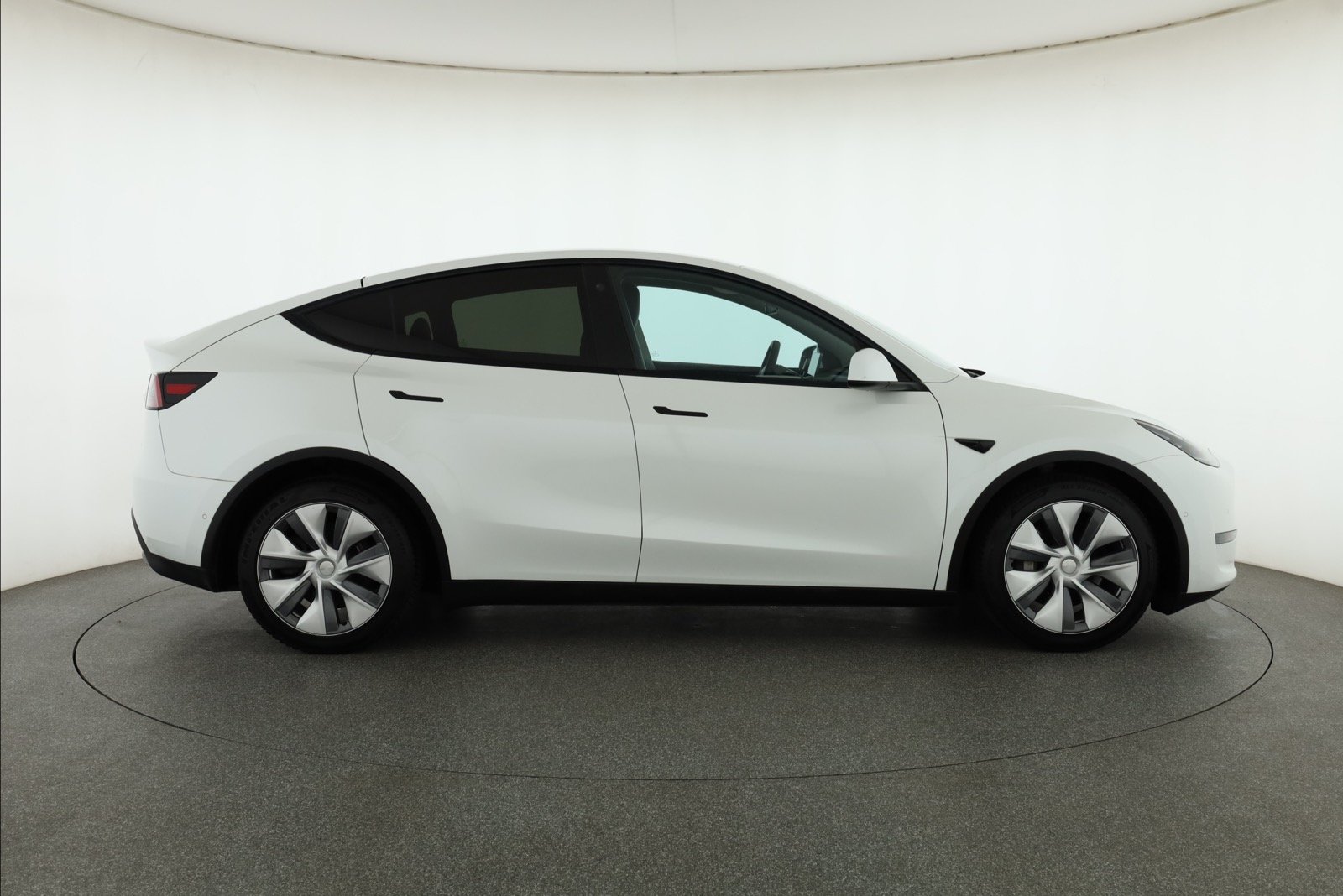 Tesla Model Y Long Range AWD – fotografie 8